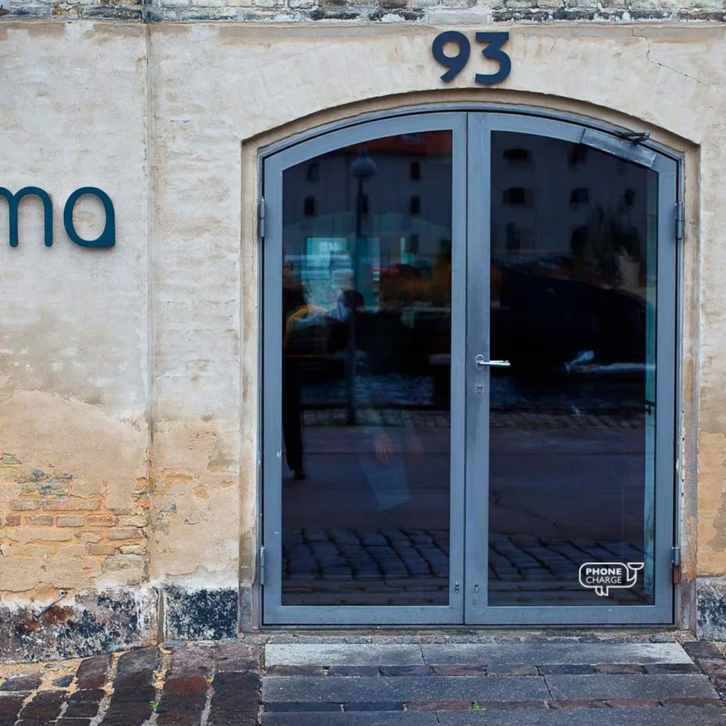 Concepto, naming y diseño de identidad visual · 4